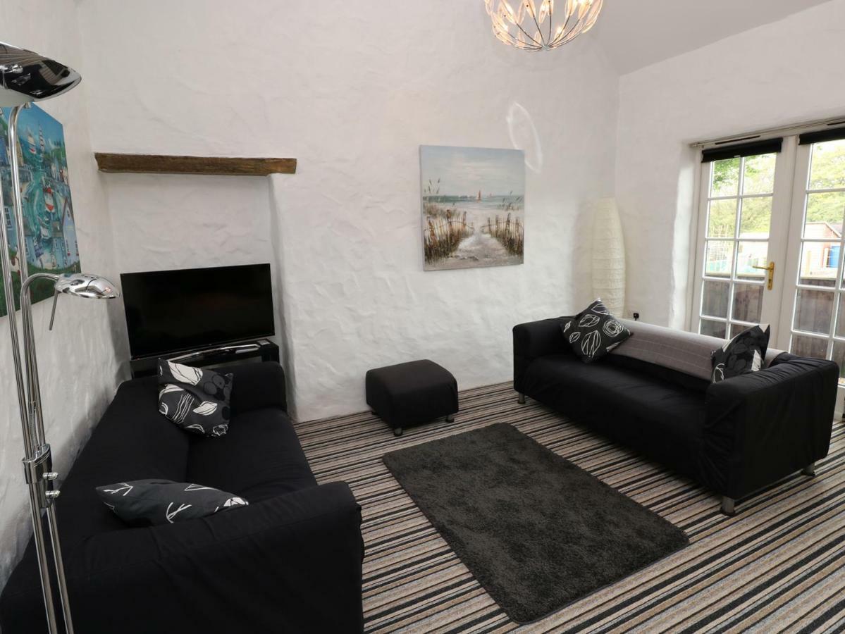 The Old Stables Villa Fishguard Exterior photo